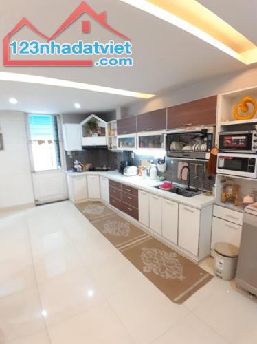 ► Nhà MT Nguyễn Phước Tần đường 15m gần Lê Đại Hành, 101m2, 3 mê cực xịn sò, 8.x tỷ