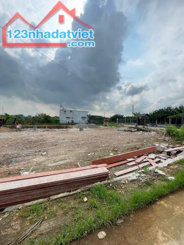 Đất nền: 950tr/ nền .Nhà Cấp 4: 1ty** - 1