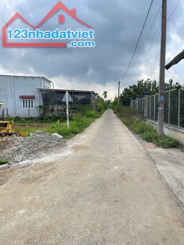 Đất nền: 950tr/ nền .Nhà Cấp 4: 1ty** - 2