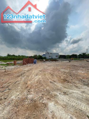 Đất nền: 950tr/ nền .Nhà Cấp 4: 1ty** - 4