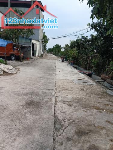 Bán - Đất -Bìa Làng - Xã Quang Tiến (Sóc Sơn)-54M2-2, 3Tỷ - Đường Thông Ô Tô - 4