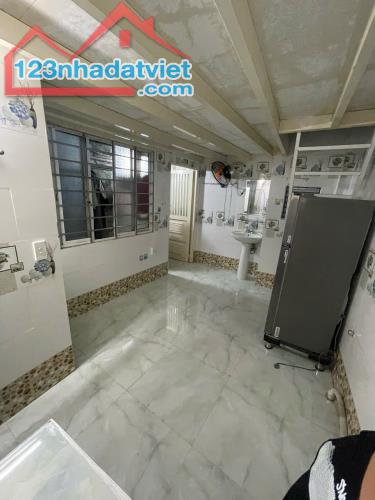 CHÍNH CHỦ CẦN BÁN CĂN NHÀ ĐANG KINH DOANH  5 TẦNG TẠI  667 Đ. Trần Xuân Soạn, Tân Hưng, - 3