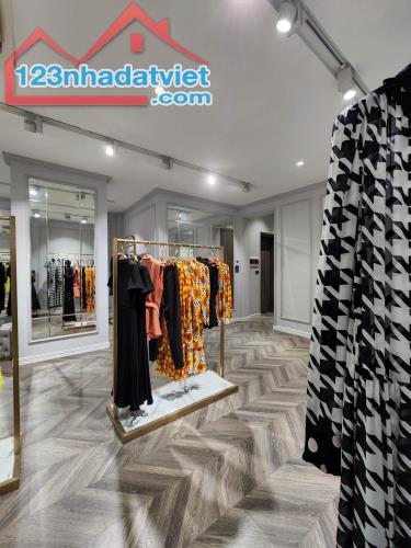 Đoạn Đẹp Nhất Phố Bà Triệu 260M2 Mặt Tiền 8.5M 282 Tỷ 1 Sổ 1 Chủ Đất Vuông