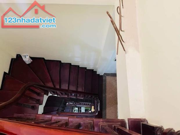 NHÀ DÂN XÂY CHẮC CHẮN - TRUNG TÂM CẦU GIẤY - XE TẢI SÁT CỬA - 45M2 - HƠN 10 TỶ - 4