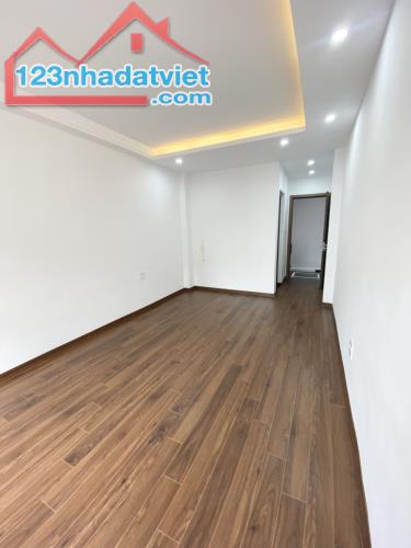 BÁN NHÀ HOÀNG MAI - LÔ GÓC - Ô TÔ ĐỖ CỬA - Ô TÔ TRÁNH CẠNH NHÀ - 5 TẦNG MỚI KOONG Ở LUÔN - 2