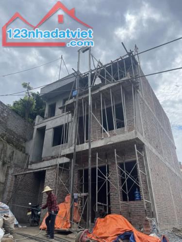 Bán Nhà 3 Tầng Ngõ 10 Cao Xanh,P.Cao Xanh. DT:50m2 Giá Rẻ !!!