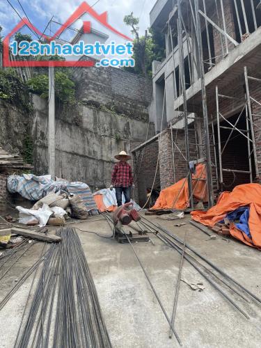 Bán Nhà 3 Tầng Ngõ 10 Cao Xanh,P.Cao Xanh. DT:50m2 Giá Rẻ !!! - 1