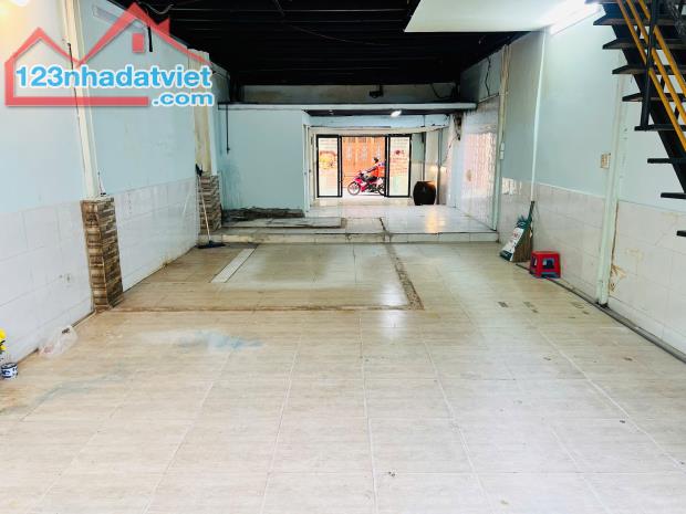 Mình chính chủ, cần bán gấp trong tháng 5. Nhà 2 mặt tiền đường Hoàng Sa - Tân Bình. - 2