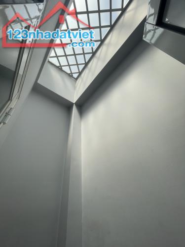 Bán gấp nhà đẹp ở ngay Huỳnh Tấn Phát, hẻm cao ráo, thoáng mát, 50m2, 4T, SHR. - 3