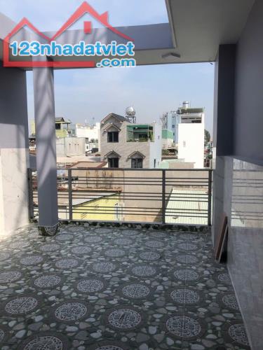 Bán gấp nhà đẹp ở ngay Huỳnh Tấn Phát, hẻm cao ráo, thoáng mát, 50m2, 4T, SHR. - 5