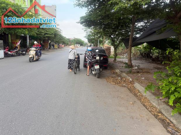 BÁN GIÃN DÂN CHU MẪU MẶT ĐƯỜNG KINH DOANH 22M GIÁ 5,3 TỶ