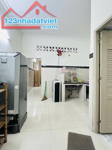 Nhà còn mới, hẻm ô tô gần Giang Ghẹ Trường Chinh, 3.1 tỷ - 1