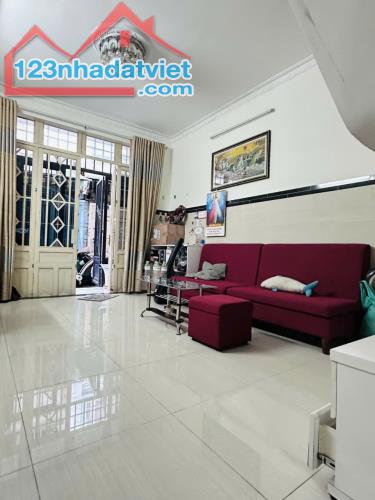 Nhà còn mới, hẻm ô tô gần Giang Ghẹ Trường Chinh, 3.1 tỷ - 4
