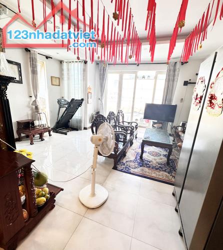 Nhà mặt tiền Lạc Long Quân, 3 tầng, 120m2, 6.1x20m, Tân Bình, chỉ 19.9 tỷ TL - 3