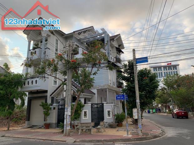 Bán nhà Biệt Thư lô góc 2 mặt tiền Phan Văn Trị và Đinh Liệt  - TP Phan Thiết giá 7,2 tỷ