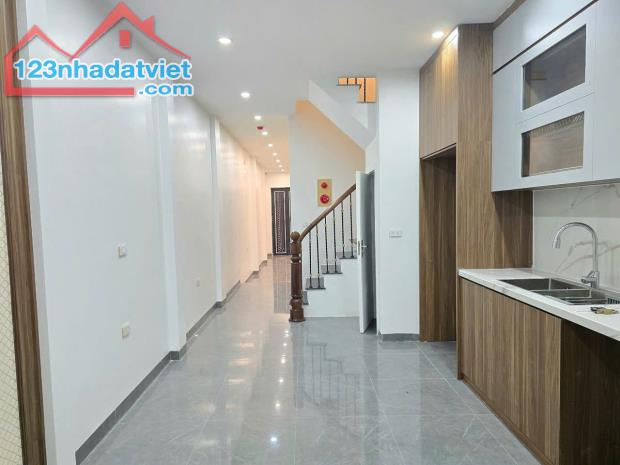 PL YÊN LÃNG - 5 TẦNG THANG MÁY DT 53m2 5 tầng Mặt tiền 3.5m Giá 15.5 tỷ