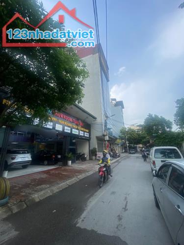 Bán nhà phố Nguyễn Khánh Toàn hợp xây văn phòng, nhà hàng, cà phê, showroom, chỉ 82 tỷ. - 2