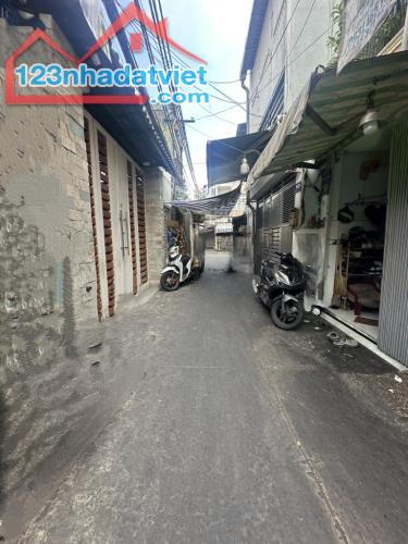 Bán Nhà Mặt Tiền Quận 4; 18 m; 3 Tầng; Đường 4 m; Giá 2,6 Tỷ