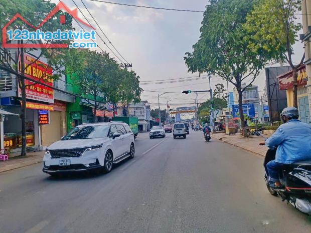 Giá ngộp bán gấp 12 tỷ. Nhà mặt tiền Đặng Văn Trơn- P. Hiệp Hoà. Ngang 12m. full thổ cư.