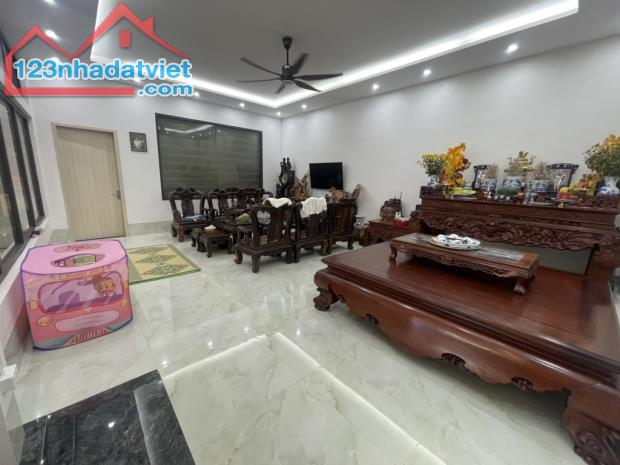 NHÀ HÀNG BỀ THẾ TÂY HỒ QUẬN - DT KHỦNG - NỞ HẬU- VỪA Ở VỪA KD NHÀ HÀNG SÂN VƯỜN - 1