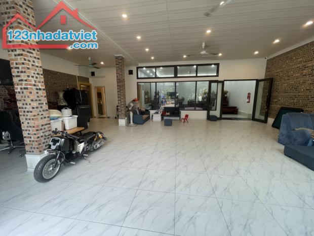 NHÀ HÀNG BỀ THẾ TÂY HỒ QUẬN - DT KHỦNG - NỞ HẬU- VỪA Ở VỪA KD NHÀ HÀNG SÂN VƯỜN - 3