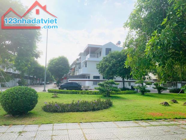 Nhà mặt tiền view công viên đường 13,5m khu Đô Thị VSIP Quảng Ngãi
