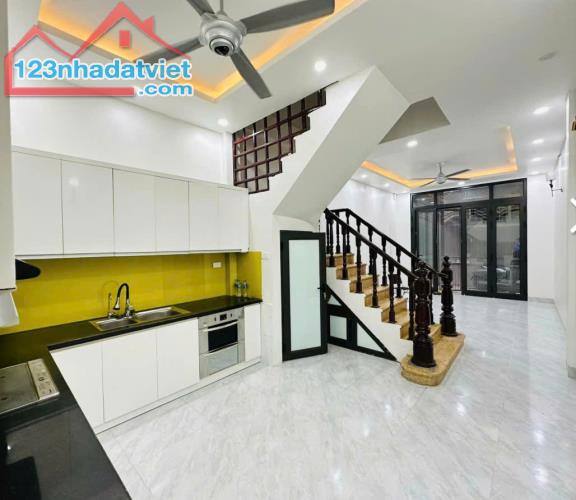 Hàng Kịch độc phố HOÀNG VĂN THÁI - 45m2- 5 tầng - THANG MÁY -chỉ 8,5 tỷ