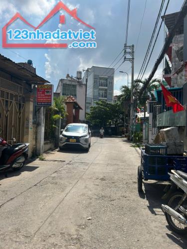 Cần bán nhà mới tinh, HẺM ÔTÔ, Trường Chinh, Q12, 5m x 15,5m, chỉ nhỉnh 4 tỷ.