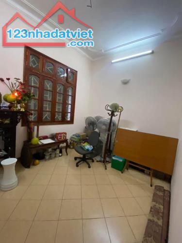 Ngõ Chợ Khâm Thiên. Đống Đa. 50m2, 4 Tầng, 4m Mặt Tiền, Giá 9 Tỷ - 4