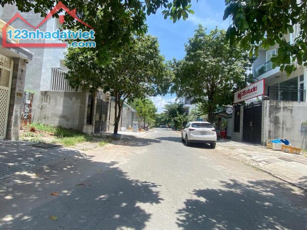 Bán MT đường sô 9 an phú ,  đất thổ cư  DT = 175m2 Quận 2, giá bán 32 tỷ, sổ đỏ
