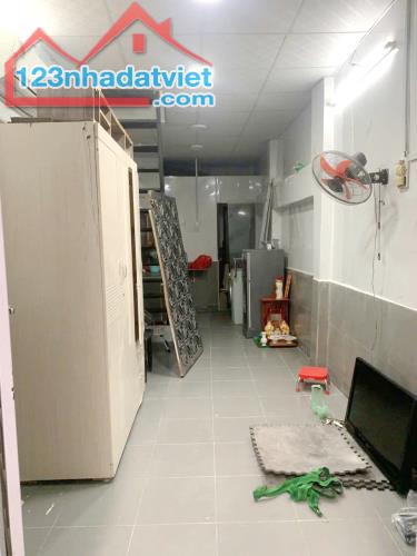 Cho thuê NNC trệt, lầu Phường 4 Quận 8. Giá 5 triệu - 1