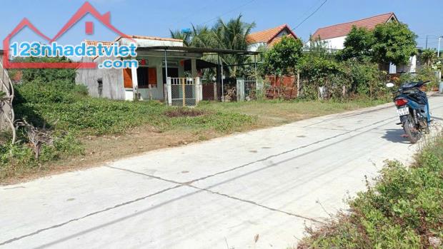 Bán đất nằm ngay 2 trường học Ninh Đa Ninh Hòa giá chỉ 5tr1 0985451850