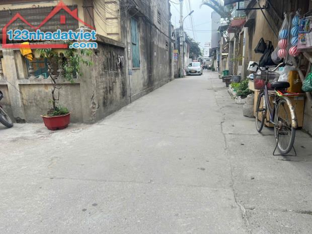 Đất nền 90m2, mặt tiền 5m, ngõ rộng 7m,
 cực kỳ phù hợp cho việc xây dựng nhà ở hoặc kinh
