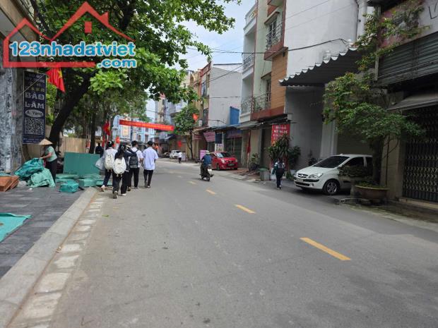 Đất nền 90m2, mặt tiền 5m, ngõ rộng 7m,
 cực kỳ phù hợp cho việc xây dựng nhà ở hoặc kinh - 1