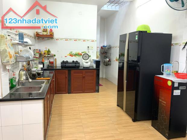 Bán Nhà Mặt Tiền Âu Cơ- Phước Tân - Tỉnh Khánh Hoà
,DT: 201m2 ngang 11m nở hậu-  LH: - 2