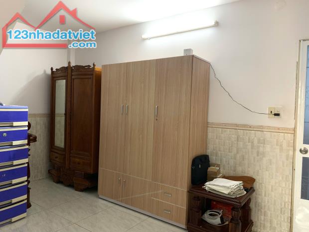 Bán Nhà Mặt Tiền Âu Cơ- Phước Tân - Tỉnh Khánh Hoà
,DT: 201m2 ngang 11m nở hậu-  LH: - 3