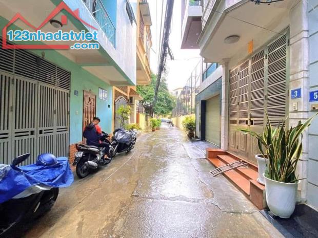 BÁN NHÀ ĐƯỜNG LÁNG, ĐỐNG ĐA, HÀ NỘI SỔ 18M² XÂY 5 TẦNG, TỪ TẦNG 2 LÀ 24M², GIÁ 5.7 TỶ.