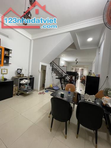 Bán nhà 69m2, HXH, PHẠM ĐĂNG GIẢNG, Bình Tân, 3 tầng, 3 PN, giá 6.6 tỷ còn thương lượng.