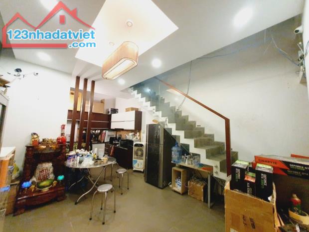 Chỉ 6.5 tỷ sở hữu nhà 4 tầng có gara – khu VIP Tăng Nhơn Phú B – hẻm 8m – sổ đẹp, hoàn