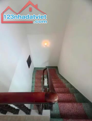 NGAY TÂN SƠN NHÌ SÁT MẶT TIỀN TRẦN HƯNG ĐẠO -3 TẦNG - 51M2 (4x13) - HẺM 8M THÔNG. HƠN 8 TỶ - 2
