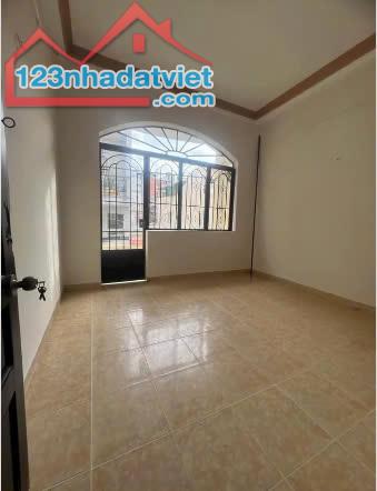 NGAY TÂN SƠN NHÌ SÁT MẶT TIỀN TRẦN HƯNG ĐẠO -3 TẦNG - 51M2 (4x13) - HẺM 8M THÔNG. HƠN 8 TỶ - 3