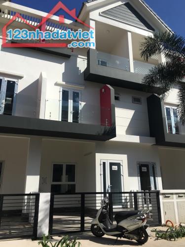 Cho thuê nhà KDC Valencia, Phú Hữu, Quận 9, DT 75m2, 4PN, nhà trống, giá tốt 12tr.tháng