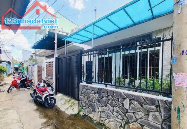 Bán Căn Nhà Cấp 4 Gần Giáo Xứ Tân Mai, Chợ Tân Mai cách đường Phạm Văn Thuận vô 300M