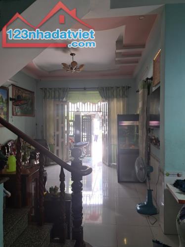 Bán nhà 1 Trệt 1 Lầu Dĩ An, đường 2 làn xe hơi, gần Ngã bốn Chiêu Liêu - 1
