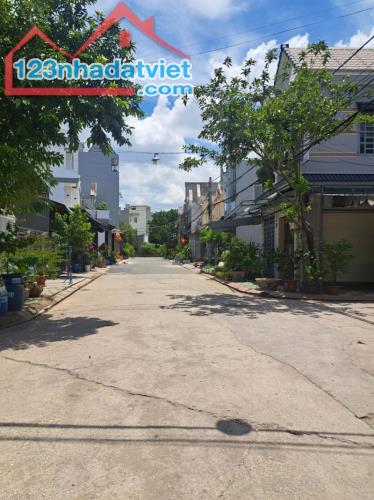 Bán nhà 1 Trệt 1 Lầu Dĩ An, đường 2 làn xe hơi, gần Ngã bốn Chiêu Liêu - 4