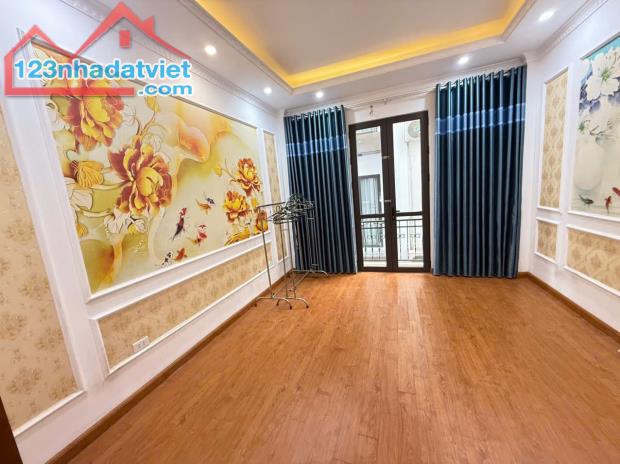 Nhà Sài Đồng - Ô tô đỗ cửa - Chỉ nhỉnh 6 tỷ