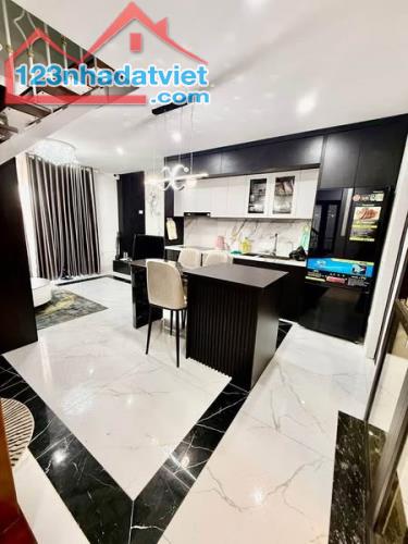 Bán nhà phố Lò Đúc- Dân xây- Full nội thất- Ô tô đỗ cửa- 5 Tầng Thang máy- Gần phố- 45m2