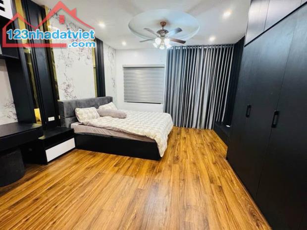 Bán nhà phố Lò Đúc- Dân xây- Full nội thất- Ô tô đỗ cửa- 5 Tầng Thang máy- Gần phố- 45m2 - 4