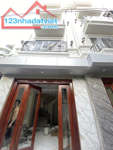 Bán nhà Nam Dư - Lĩnh Nam - Hoàng Mai, DT 30m x 5 tầng, Ô tô đỗ cửa