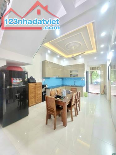 Bán nhà ĐẸP full Nội Thất 1 Trệt 2 Lầu,đường nhựa 12m,gần Metro Suối Tiên - 1